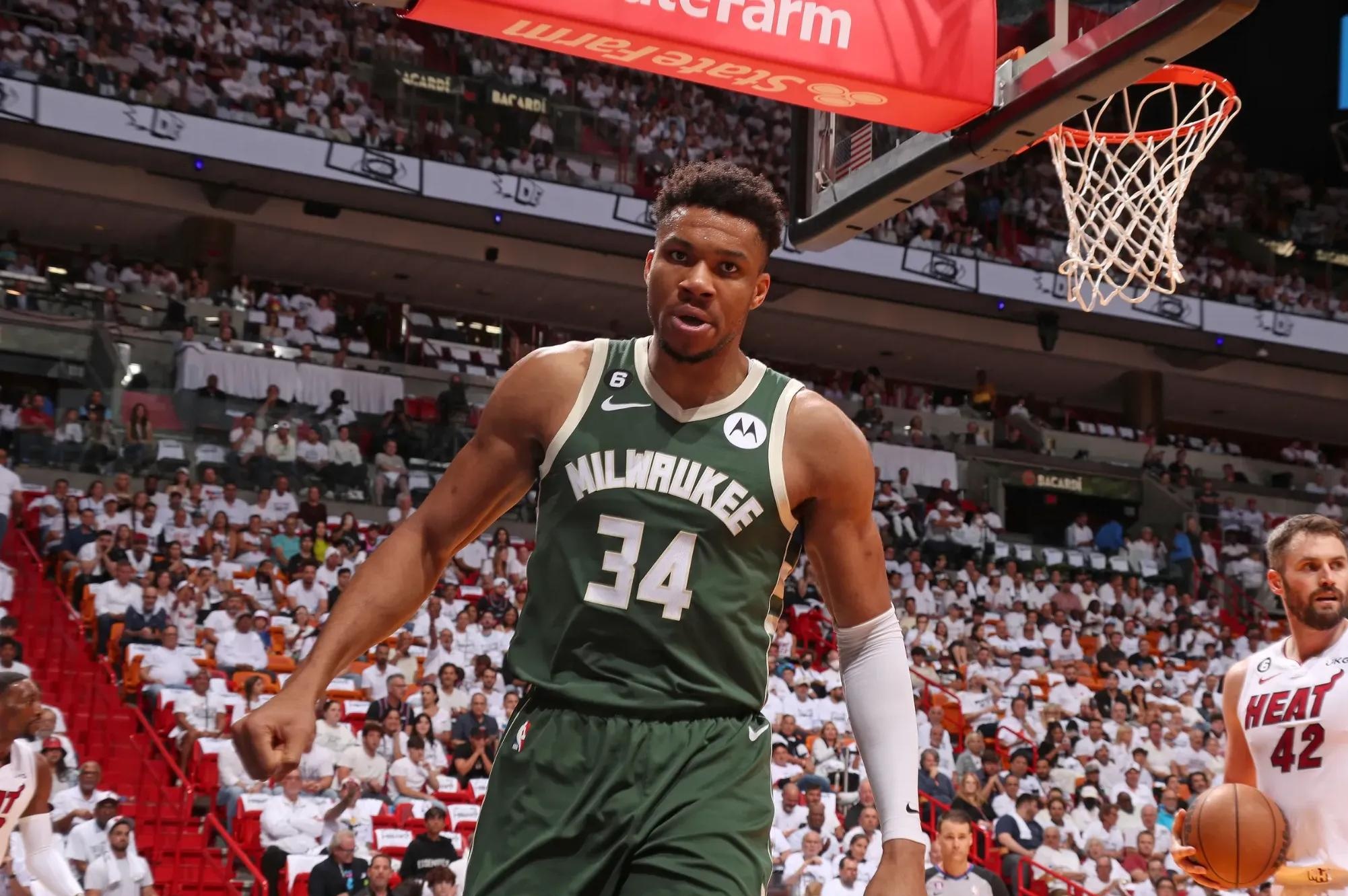 c7c7.app关于今晚欧超杯传出新动向，密尔沃基雄鹿篮板制胜，管理层表态：球迷炸锅，轮换策略成焦点的信息